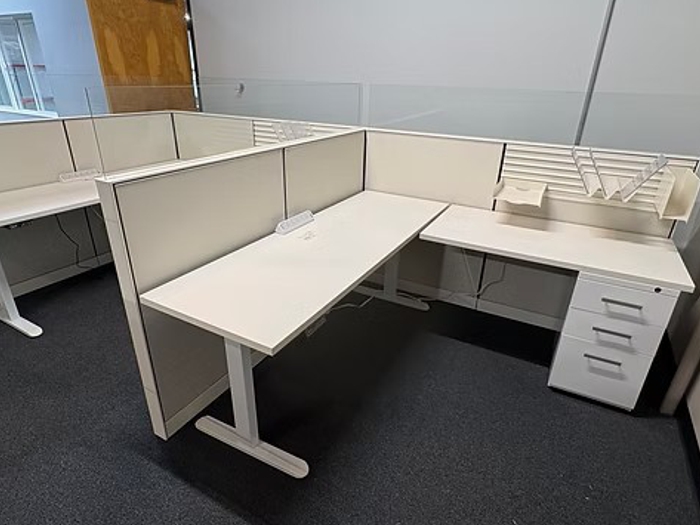 Used herman miller canvas 061026 FCO2 3